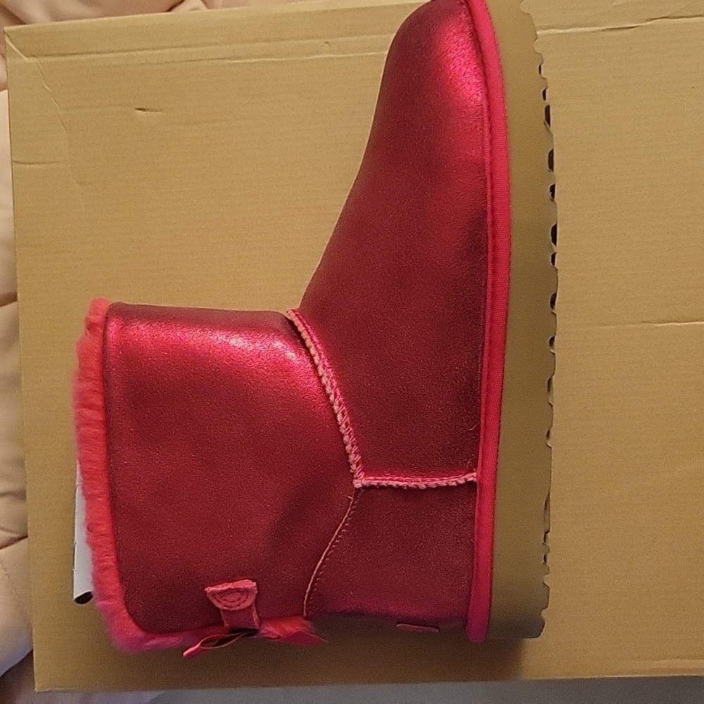NIB Uggs  Women Red Metallic